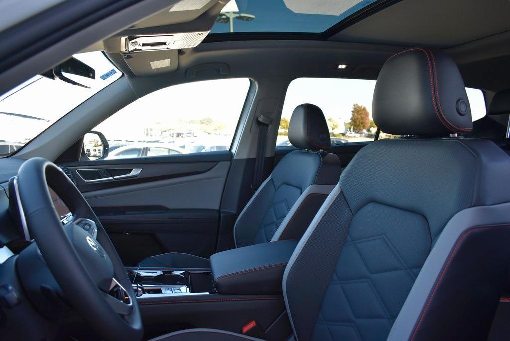 new 2025 Volkswagen Atlas car, priced at $45,109