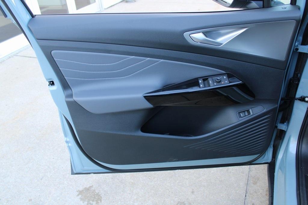 new 2025 Volkswagen ID.4 car, priced at $54,945