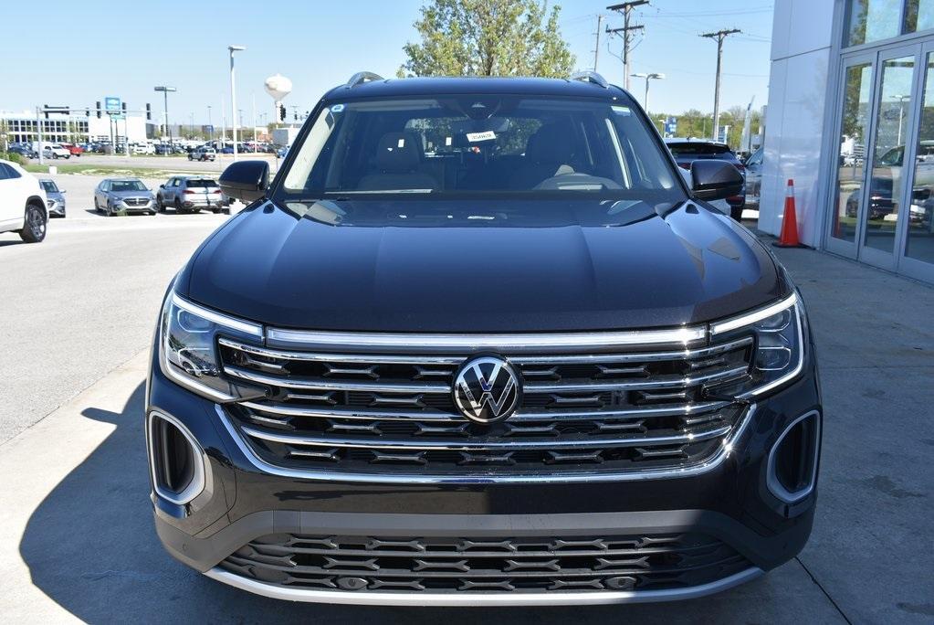 new 2024 Volkswagen Atlas car, priced at $43,661