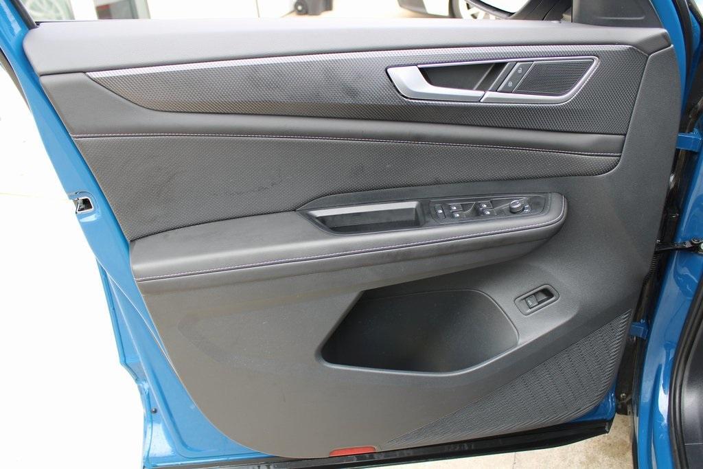 used 2025 Volkswagen Atlas Cross Sport car, priced at $45,707