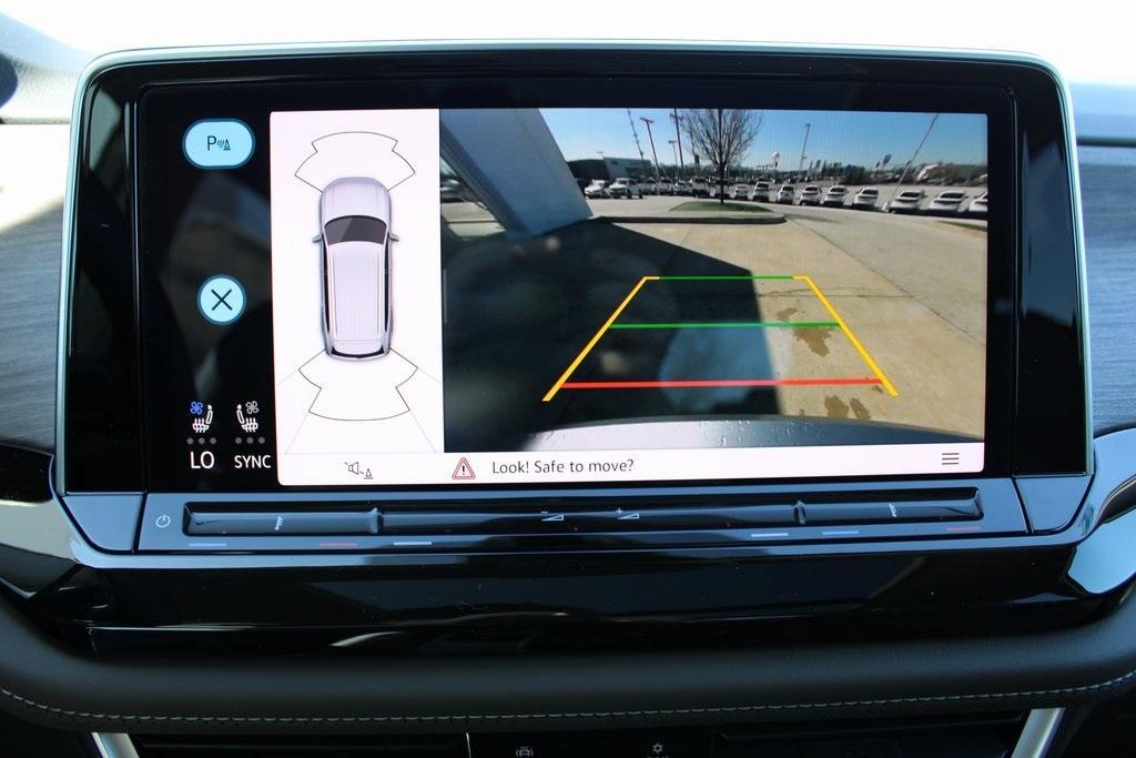 new 2025 Volkswagen Atlas car, priced at $51,251