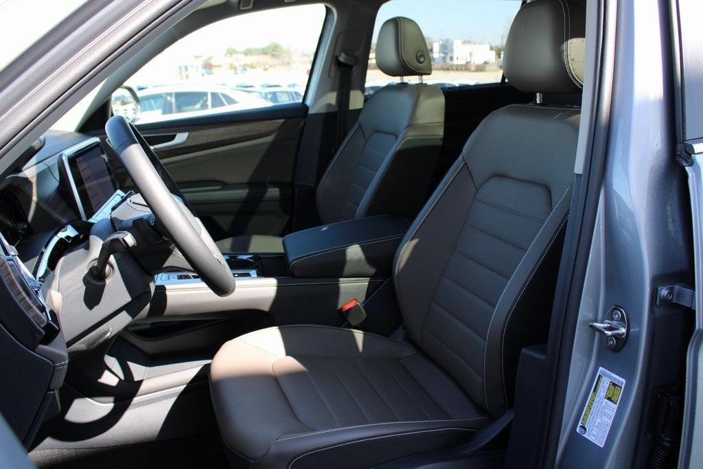 new 2025 Volkswagen Atlas car, priced at $51,251