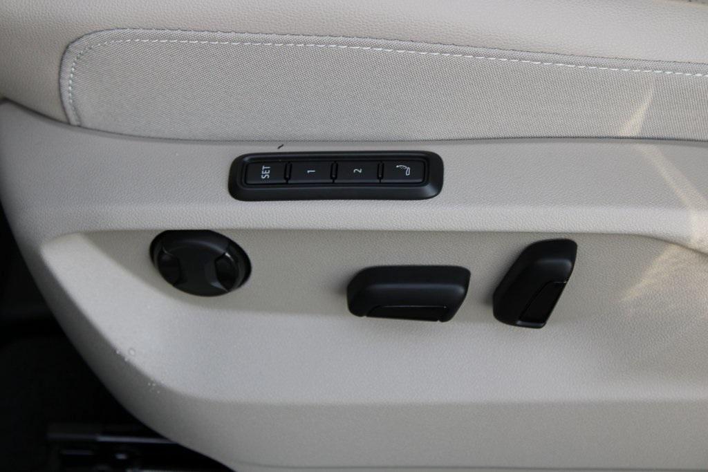new 2025 Volkswagen Atlas car, priced at $53,170