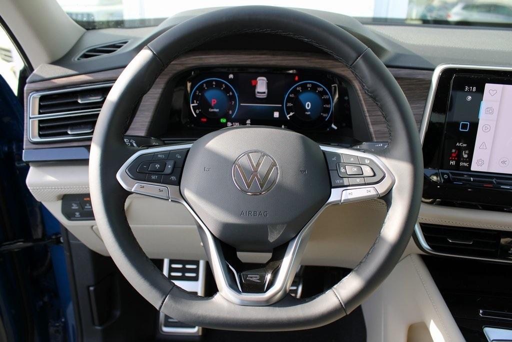 new 2025 Volkswagen Atlas car, priced at $53,170