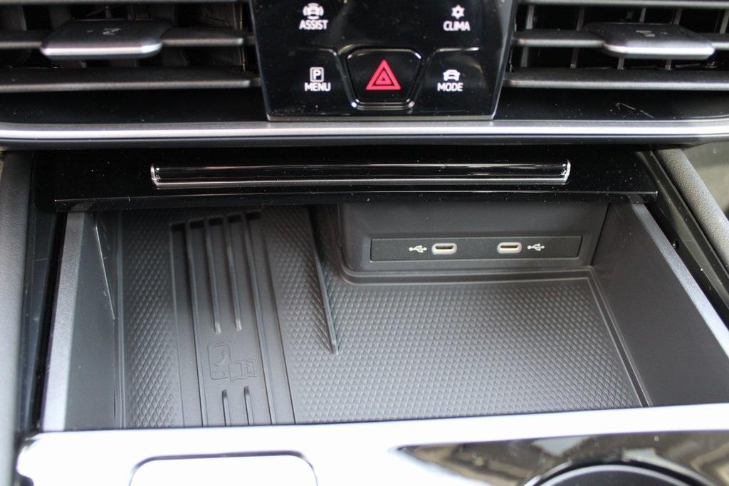 new 2025 Volkswagen Atlas car, priced at $45,645