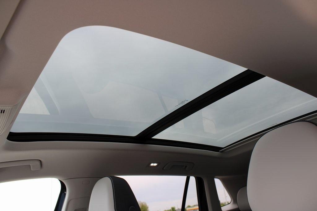 new 2025 Volkswagen Tiguan car, priced at $37,121