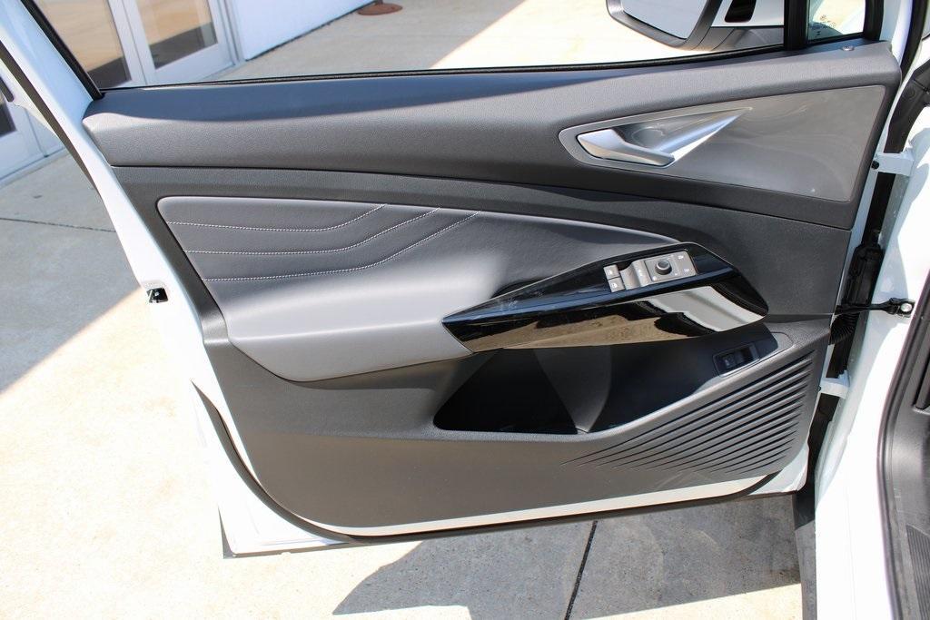 new 2025 Volkswagen ID.4 car, priced at $50,283