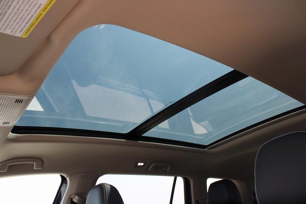 new 2025 Volkswagen Atlas car, priced at $48,033