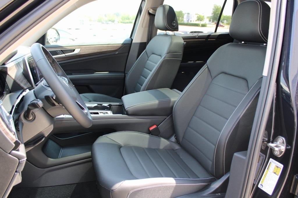 new 2025 Volkswagen Atlas car, priced at $48,033