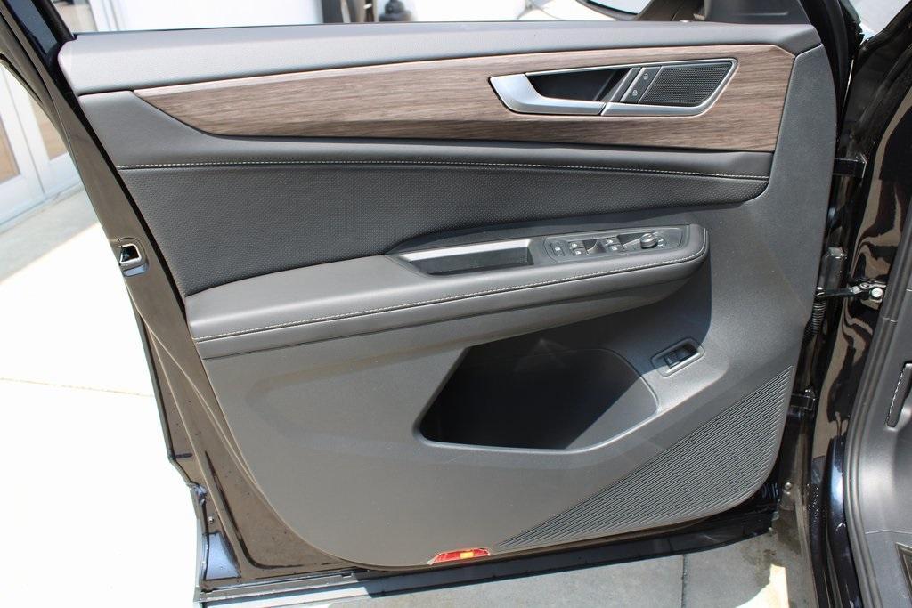 new 2025 Volkswagen Atlas car, priced at $48,033