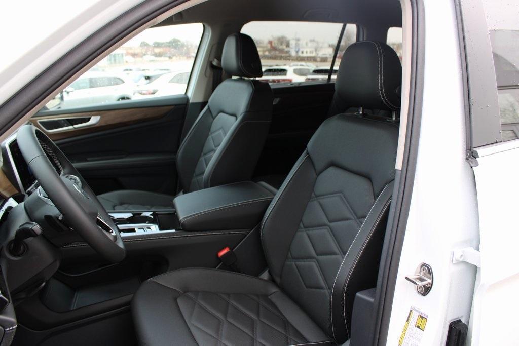 new 2025 Volkswagen Atlas car, priced at $45,015