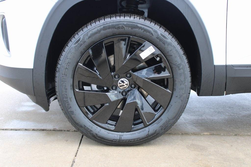 new 2025 Volkswagen Atlas car, priced at $45,015