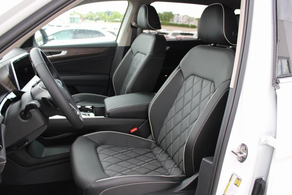 new 2025 Volkswagen Atlas car, priced at $53,553
