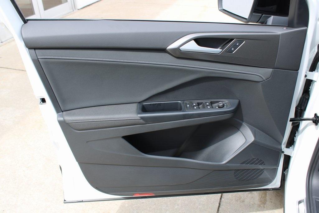 new 2025 Volkswagen Taos car, priced at $33,321