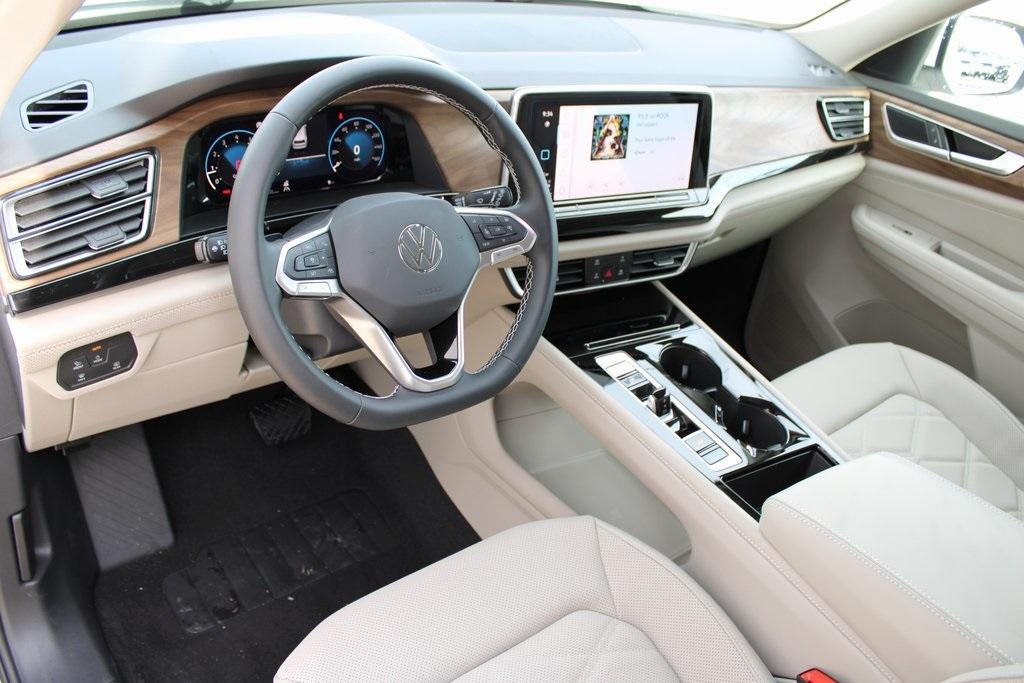 new 2025 Volkswagen Atlas car, priced at $44,320