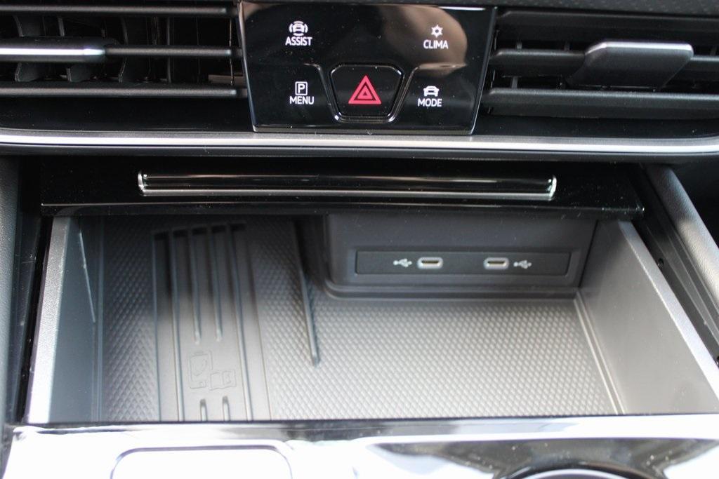 new 2025 Volkswagen Atlas car, priced at $50,450