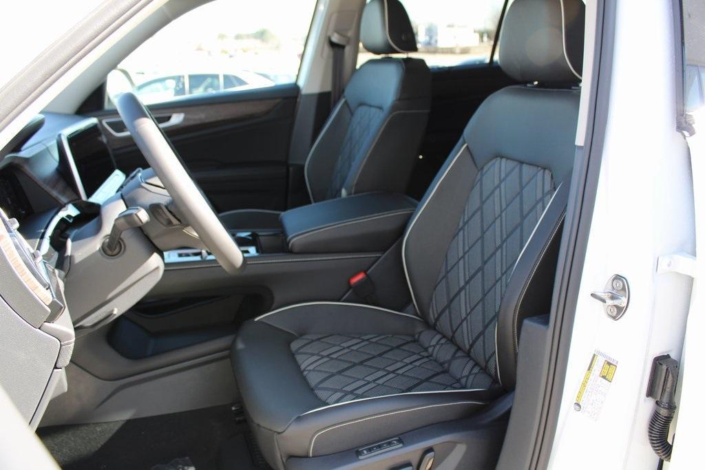 new 2025 Volkswagen Atlas car, priced at $51,553