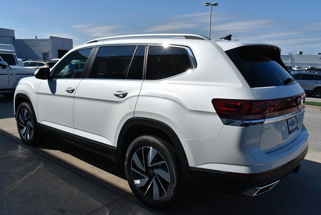 new 2024 Volkswagen Atlas car, priced at $44,213