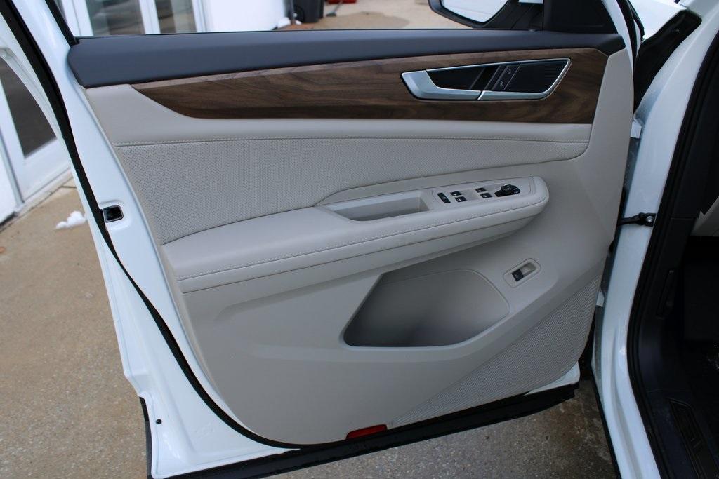 new 2025 Volkswagen Atlas car, priced at $44,168