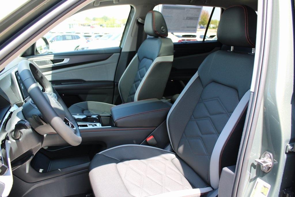 new 2025 Volkswagen Atlas car, priced at $45,577