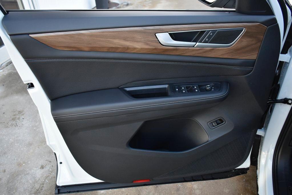 new 2025 Volkswagen Atlas car, priced at $45,015