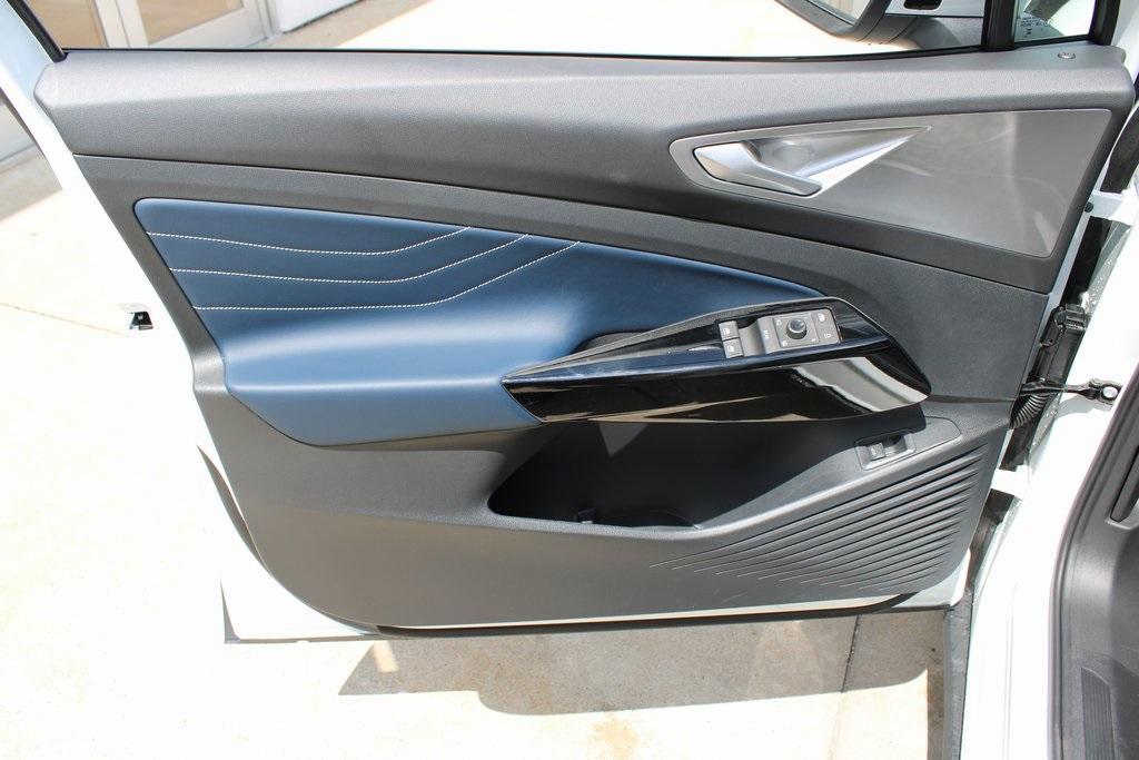 new 2025 Volkswagen ID.4 car, priced at $53,379