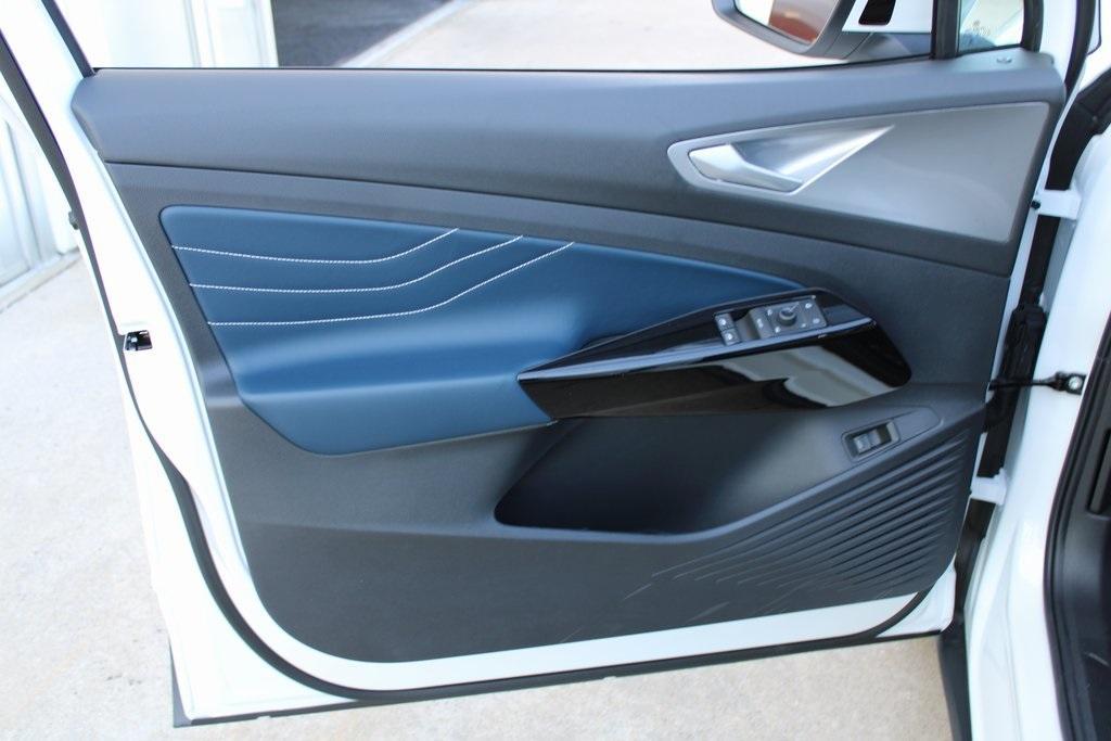 new 2025 Volkswagen ID.4 car, priced at $54,831