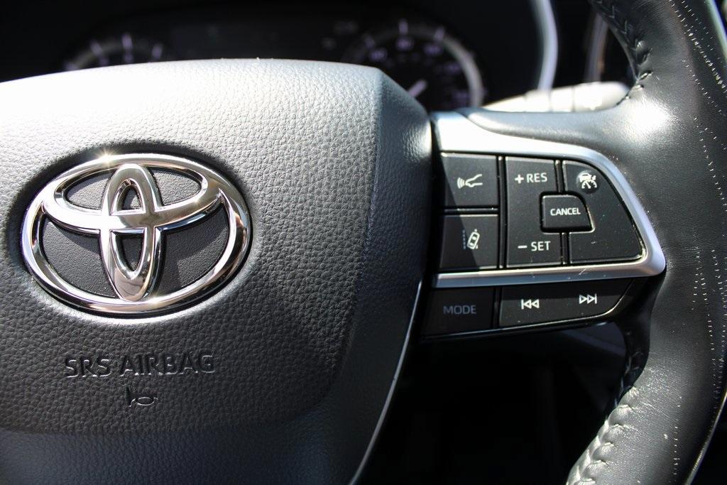 used 2021 Toyota Highlander car, priced at $36,300