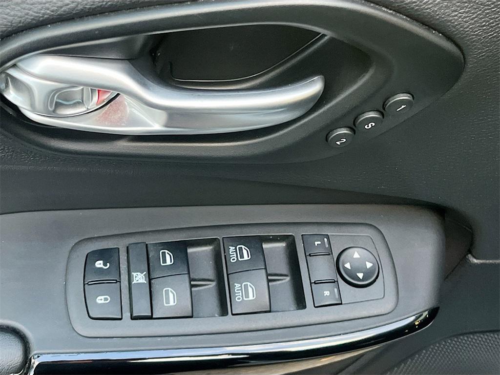 used 2023 Jeep Cherokee car, priced at $22,800