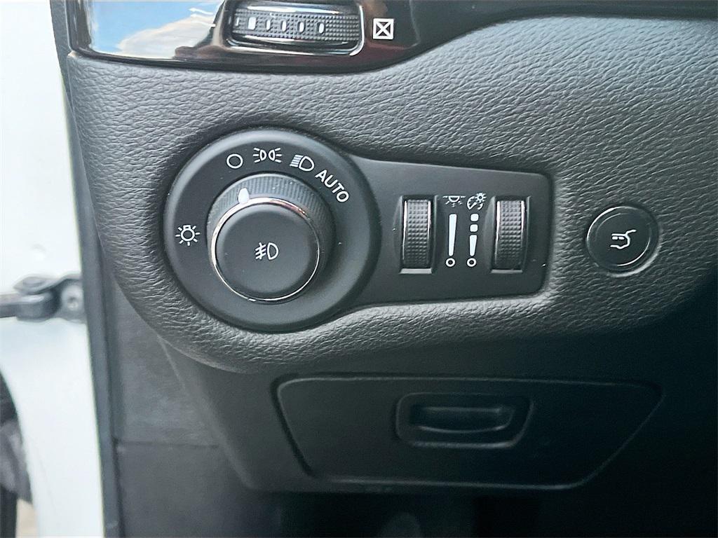 used 2023 Jeep Cherokee car, priced at $22,800