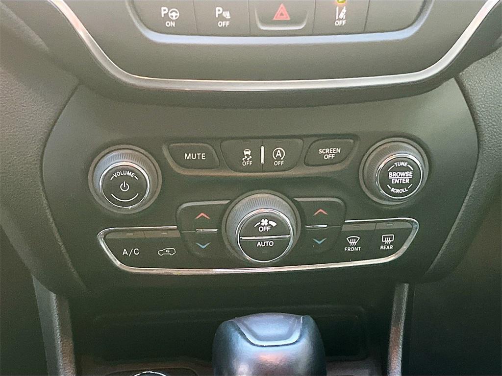 used 2023 Jeep Cherokee car, priced at $22,800