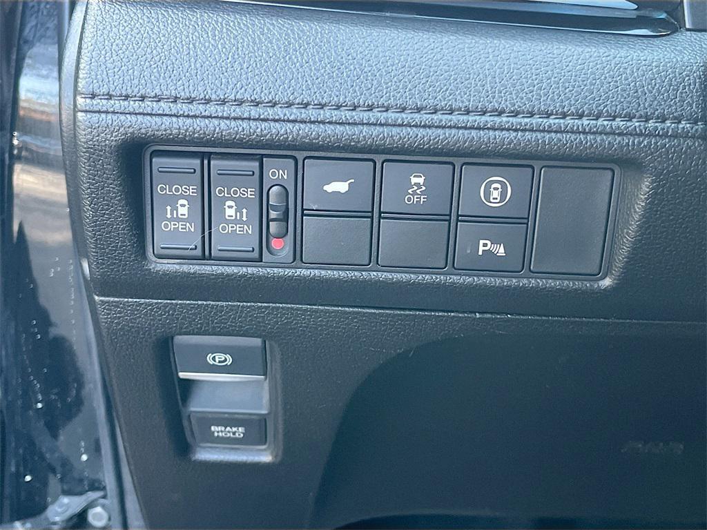 used 2023 Honda Odyssey car, priced at $32,000