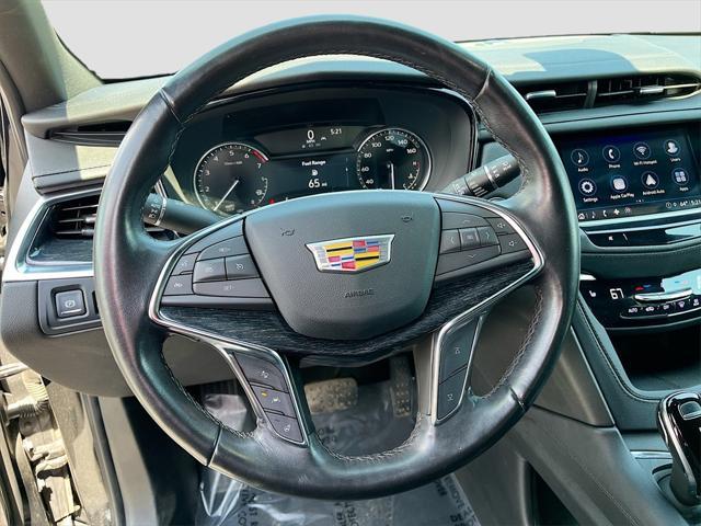 used 2022 Cadillac XT5 car, priced at $27,500