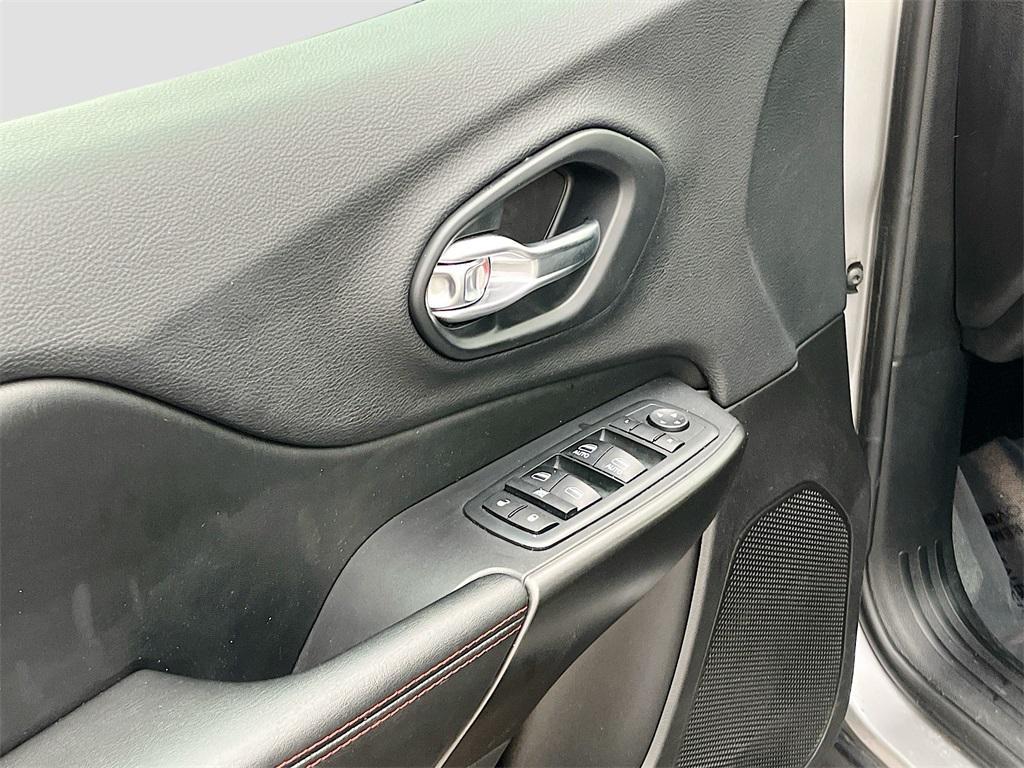 used 2019 Jeep Cherokee car, priced at $17,500