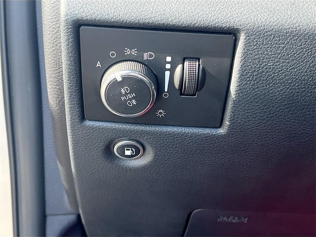 used 2014 Jeep Grand Cherokee car, priced at $11,500