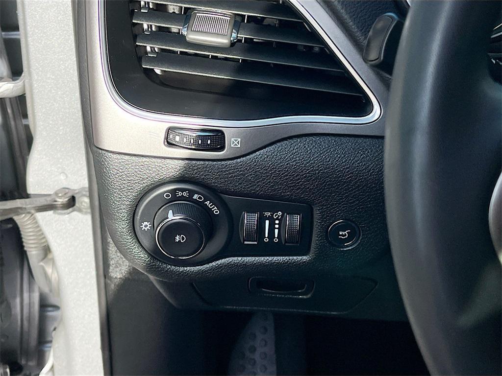 used 2022 Jeep Cherokee car, priced at $18,900