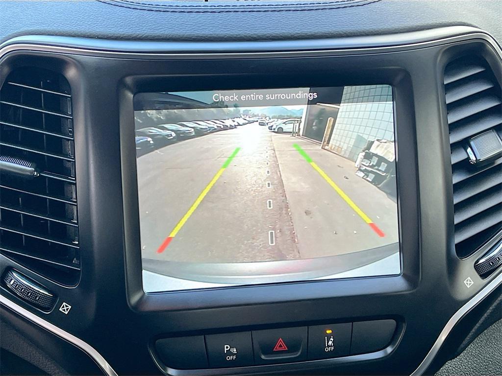 used 2022 Jeep Cherokee car, priced at $18,900