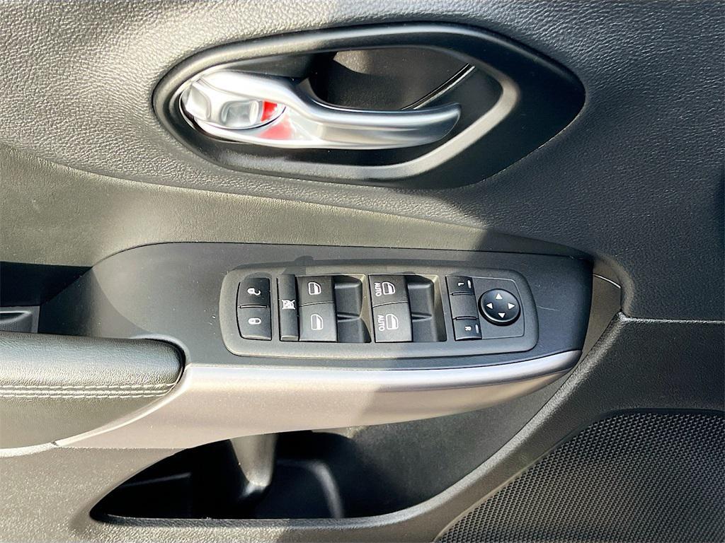 used 2022 Jeep Cherokee car, priced at $18,900