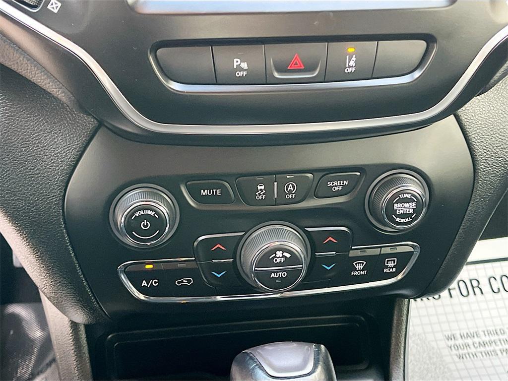 used 2022 Jeep Cherokee car, priced at $18,900