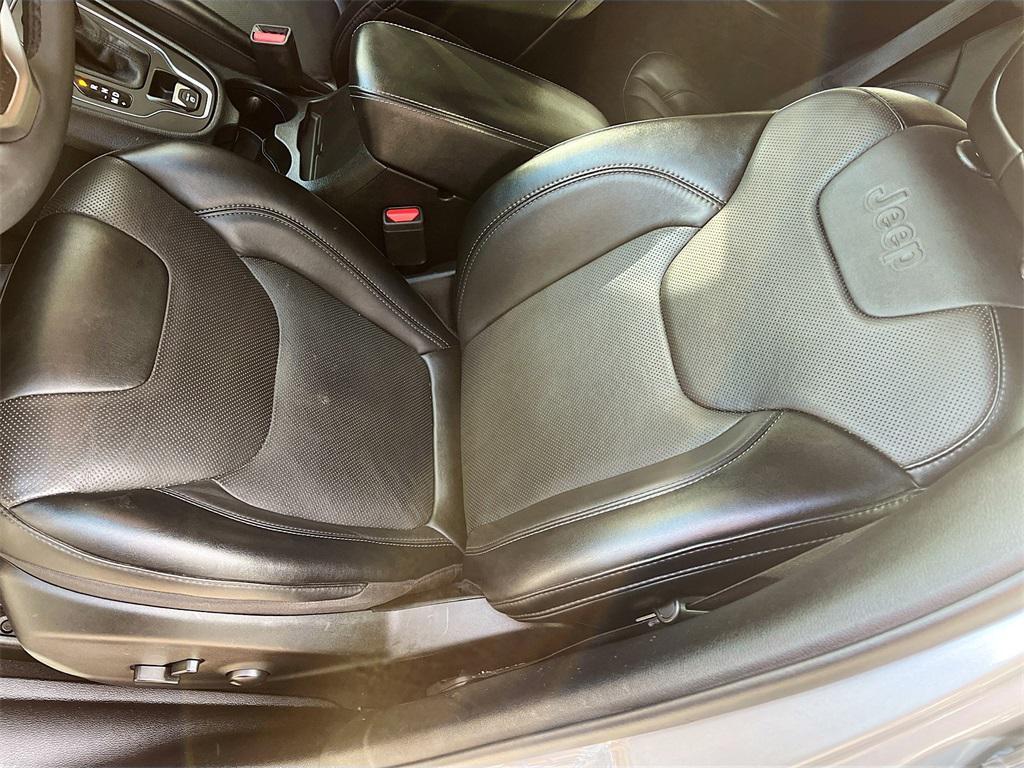 used 2022 Jeep Cherokee car, priced at $18,900