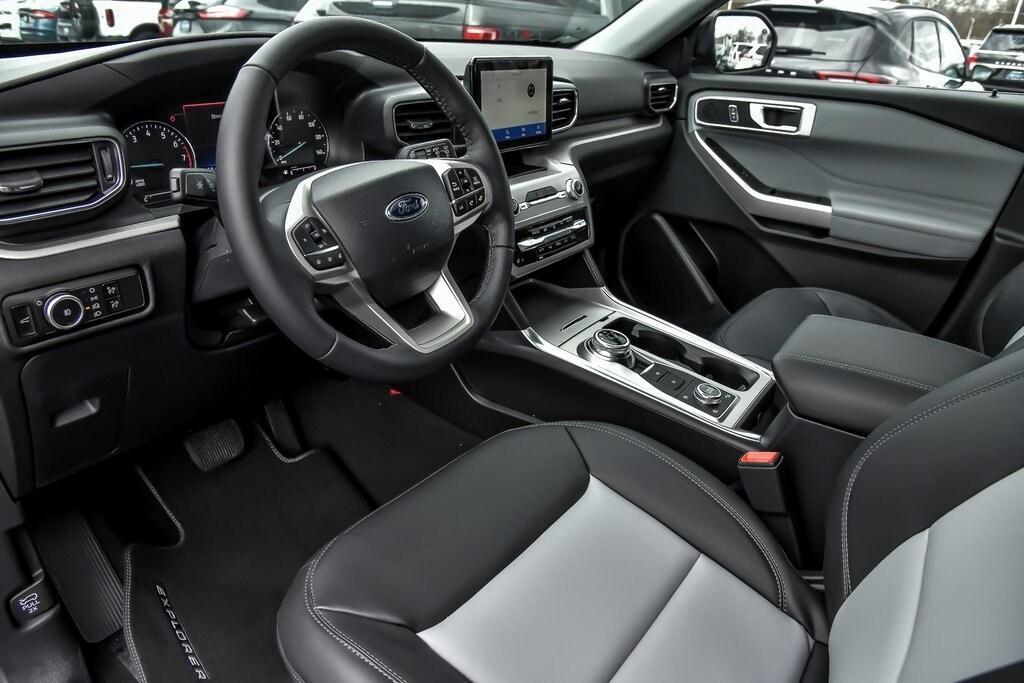 new 2024 Ford Explorer car, priced at $43,330
