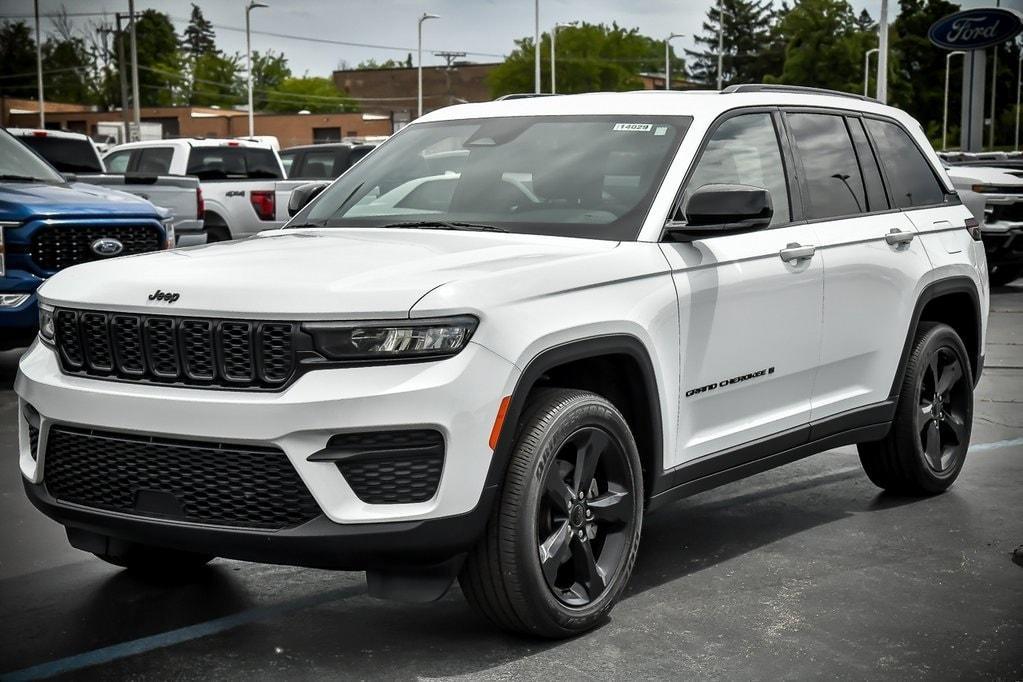 used 2022 Jeep Grand Cherokee car, priced at $33,550