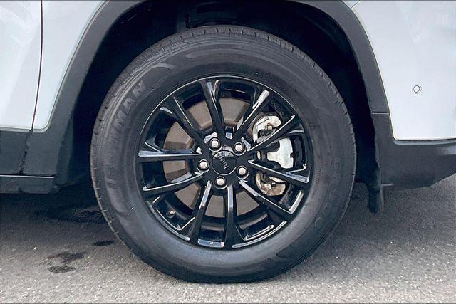 used 2023 Jeep Cherokee car, priced at $20,991