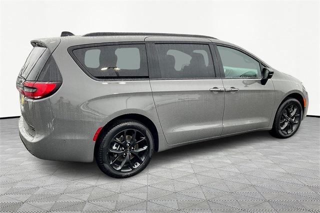 new 2025 Chrysler Pacifica car, priced at $52,535