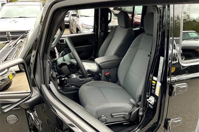 new 2025 Jeep Gladiator car, priced at $43,680