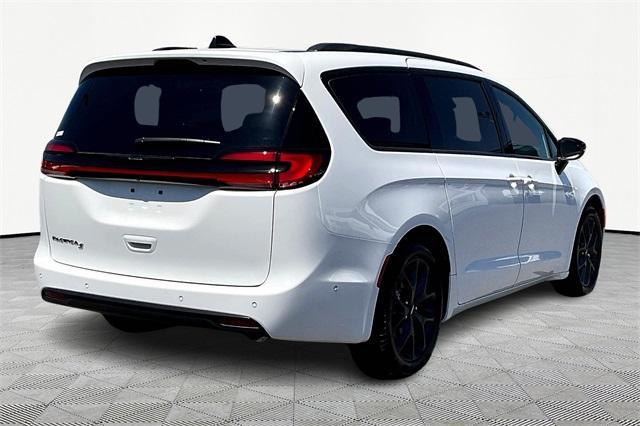 new 2024 Chrysler Pacifica car, priced at $37,995