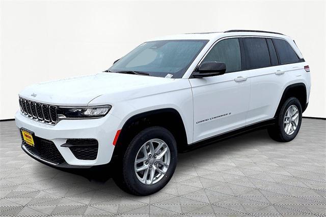 new 2025 Jeep Grand Cherokee car, priced at $40,375