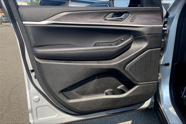 new 2025 Jeep Grand Cherokee car, priced at $50,385