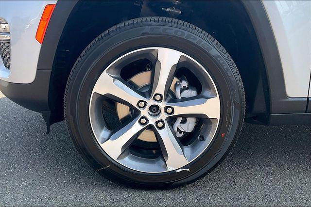 new 2025 Jeep Grand Cherokee car, priced at $50,385