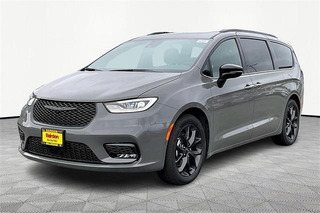 new 2024 Chrysler Pacifica car, priced at $43,830